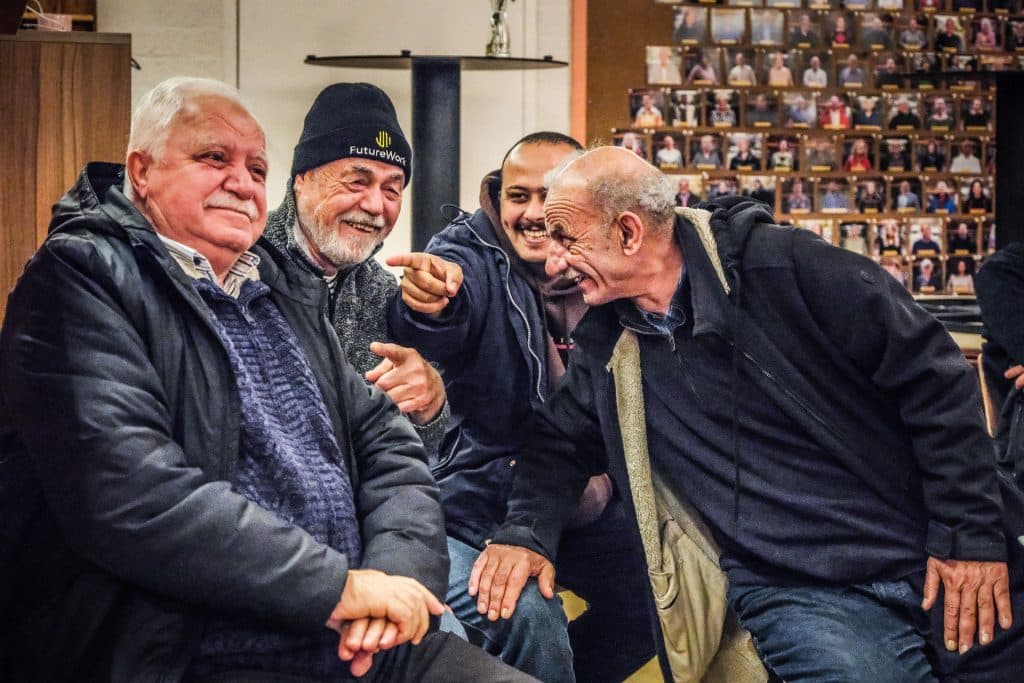 4 lachende mannen op leeftijd